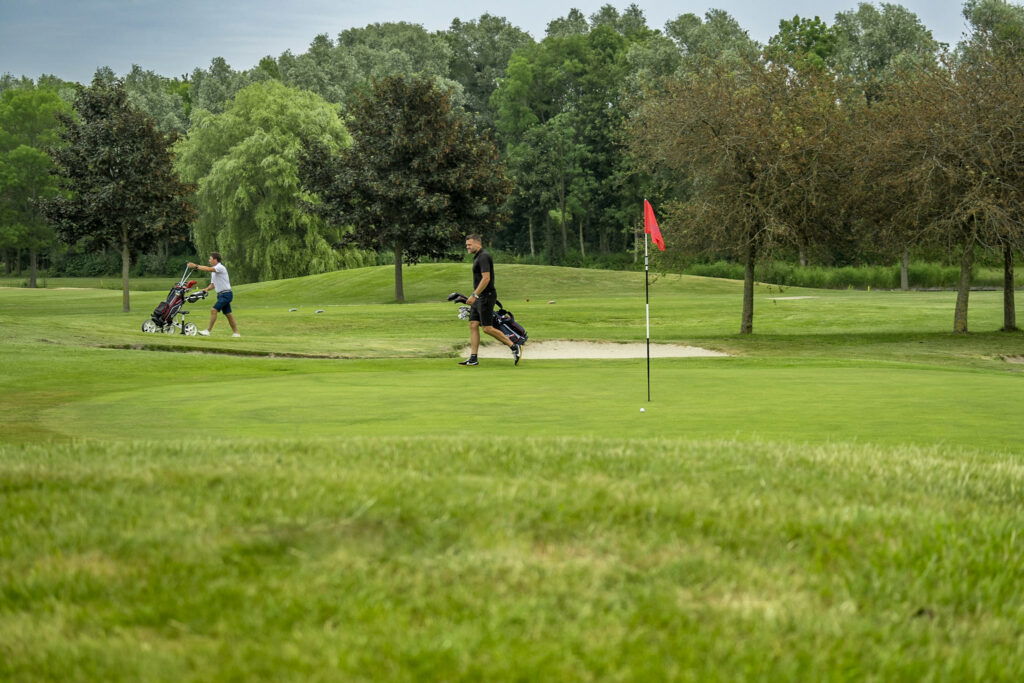 9 holes: shortgolf (PAR 3)