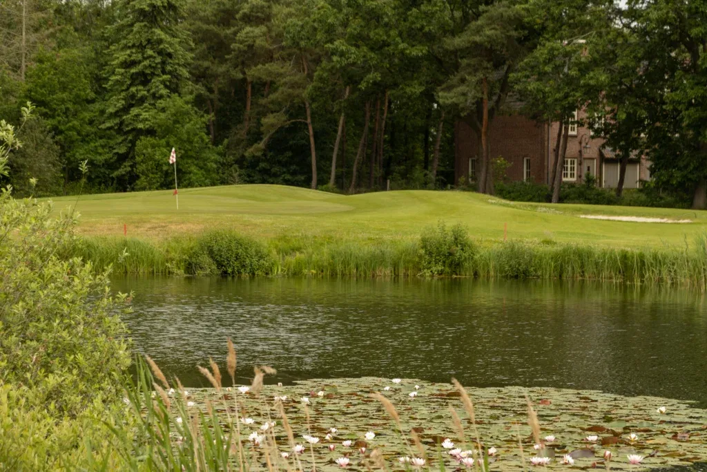 9 holes: rood (10-18)