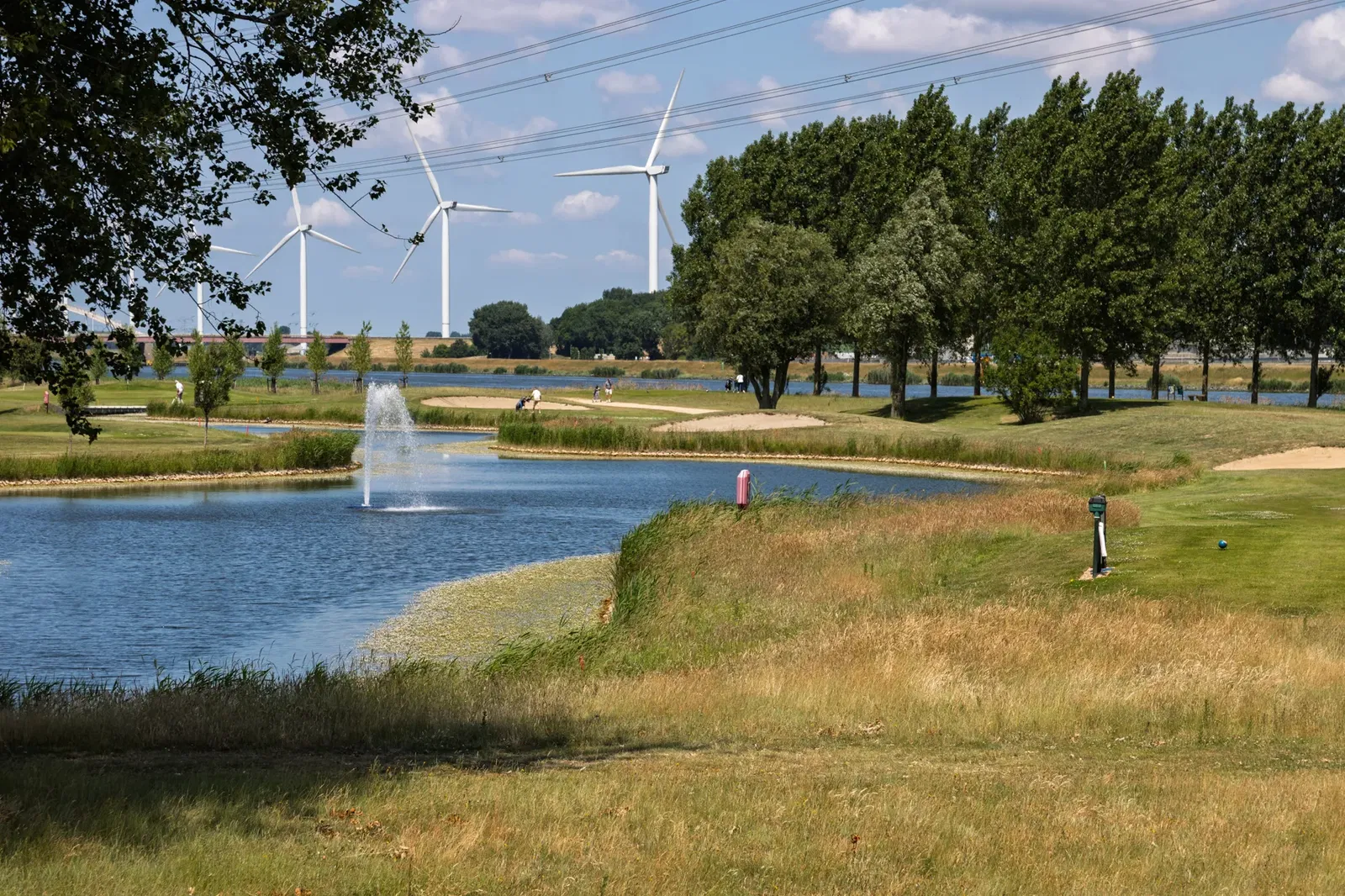 18 holes golfbaan van Golfpark Reymerswael met water, wind en weidse vergezichten