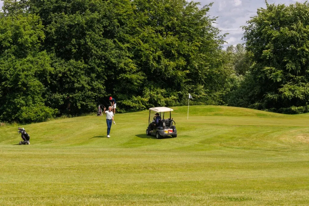 18 holes: gele lus ⇄ rode lus