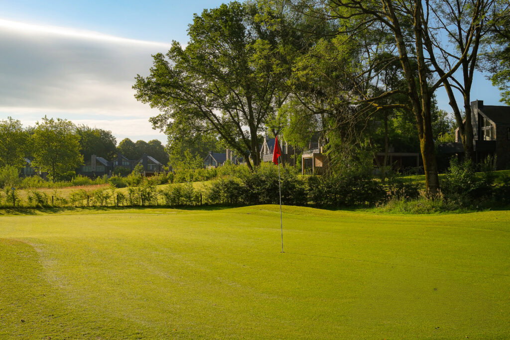 9 holes: rood (10-18)