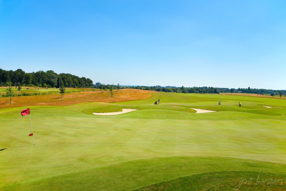 18 holes: geel ⇄ rood